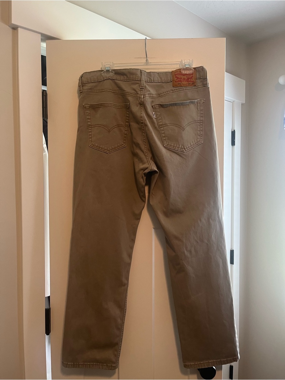 Levi’s Men's Classic 541 Straight-Leg Pants - Picture 4 of 12